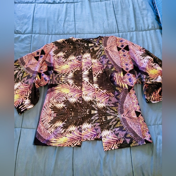 Colorful batwing - Picture 2 of 2